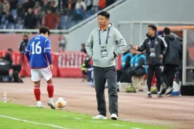 体坛:唐田更像经理;他跟随多位名帅,有先进的足球理念